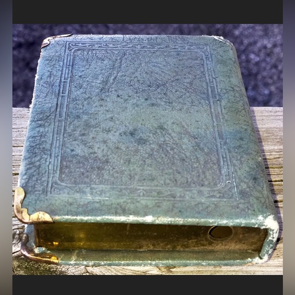 Antique EUGENE LOAN & SAVINGS BANK of Oregon Figural Book Coin Bank - Picture 4 of 8